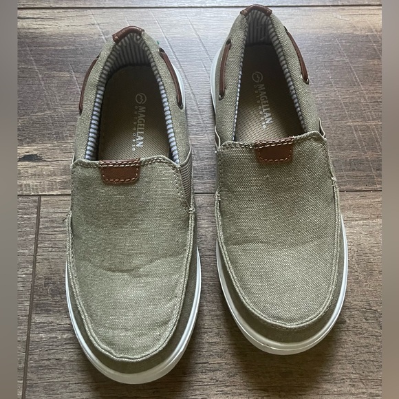 Magellan Outdoors Slip on Deck Shoes Sz Youth 2 - Picture 1 of 8